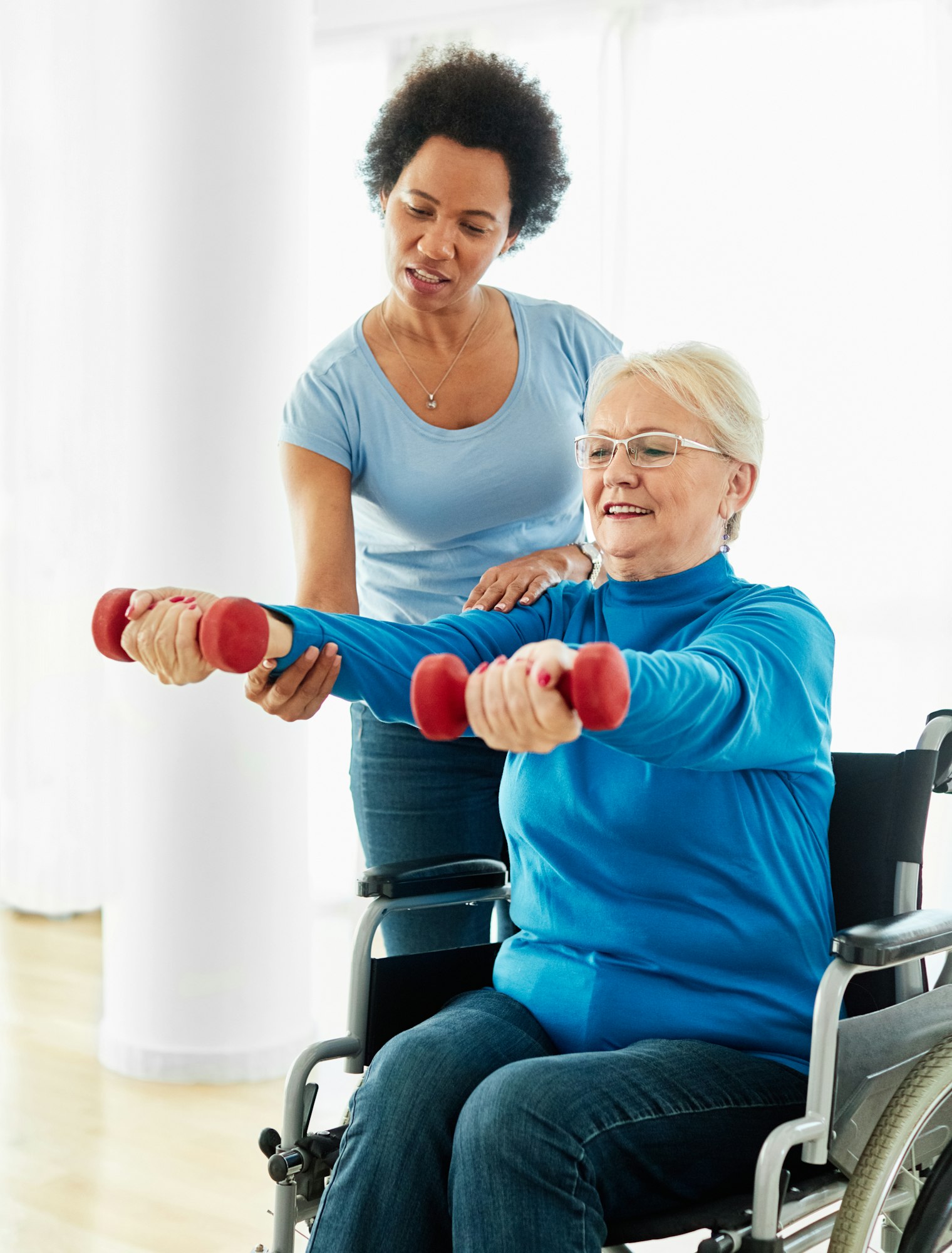 senior care exercise physical therapy exercising help assistence retirement home physiotherapy